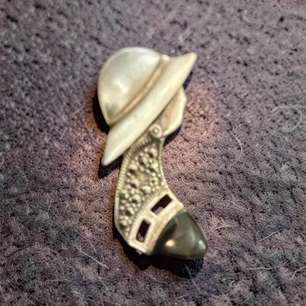 Vintage Art Deco Style Marcasite Mother of Pearl Lady in Hat Brooch Pin 925